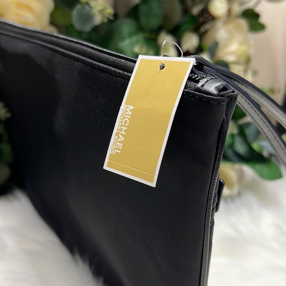 NWT MICHAEL KORS BLACK LARGE SPORTS WRISTLET/ CLUTCH - Picture 11 of 16
